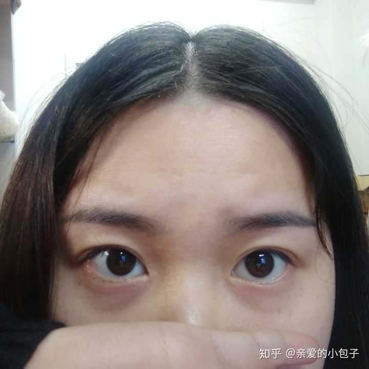 半睁眼