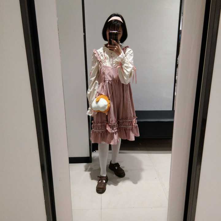 我身边的小姐姐啊,超级好看,00后啊