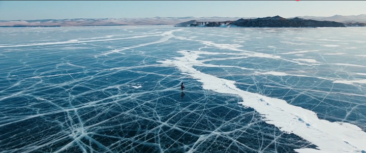 还有最震撼的冰冻的湖面