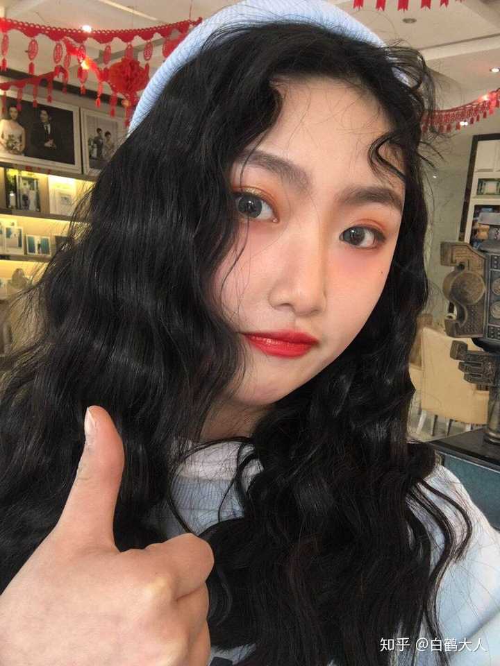 黑色卷发会很土吗?
