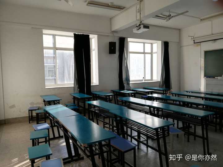 河海大学的图书馆或教室环境如何?是否适合上自习?