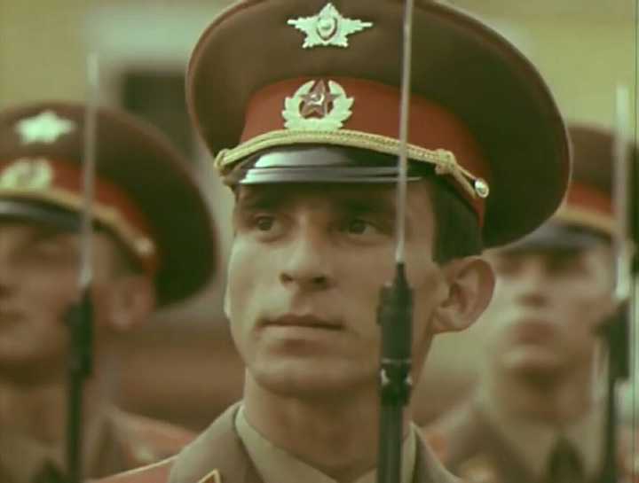 这是一个穿着礼服的克格勃成员……克格勃使用的军服制式是苏联武装