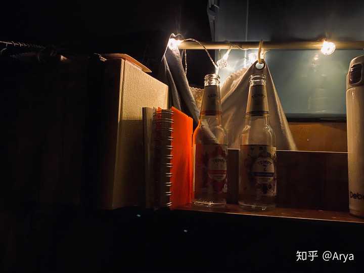 我很爱喝酒,没事的时候就在宿舍里喝点然后睡觉.