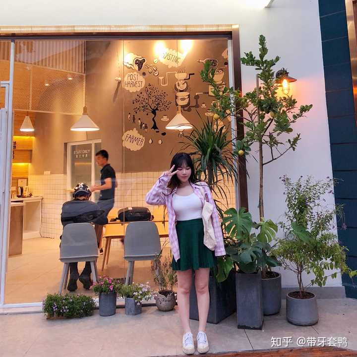 真的很羡慕个子高的女生,即使不是特别漂亮配上高挑身材走在人群中都