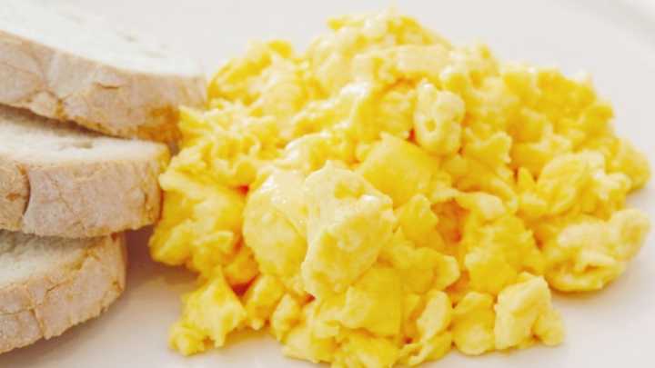 西式的早餐中scrambled egg究竟是如何做的?