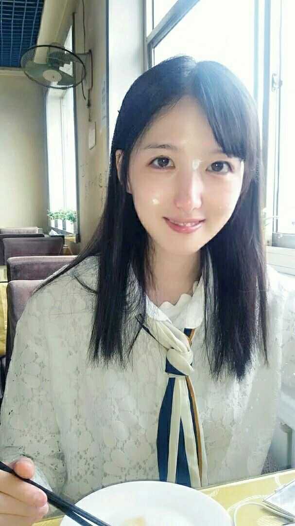 一般来说化妆看起来美美哒的小姐姐素颜也是不会差的 毕竟如果本身
