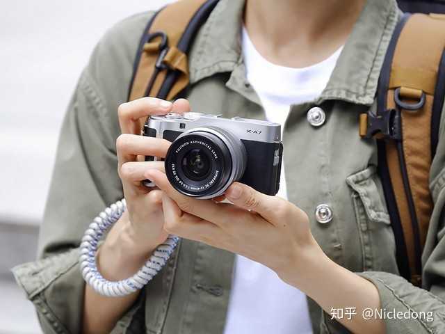 松下lx10相比老大lx100来说外观更"清水"些,性能与功能也大多保留,最
