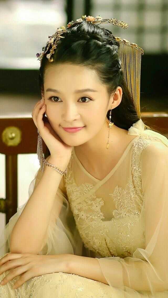 为啥直男都喜欢李沁的长相?