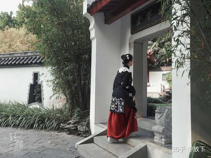 有没有女生既喜欢穿丝袜高跟鞋又喜欢穿汉服的啊