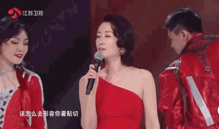 如何看待刘敏涛在演唱《红色高跟鞋》时的表情管理?