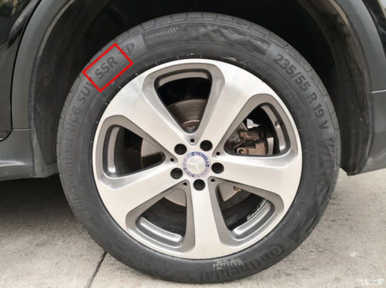 每家轮胎厂商的防爆胎都有自家特有的标识,我家防爆胎的标识是ssr
