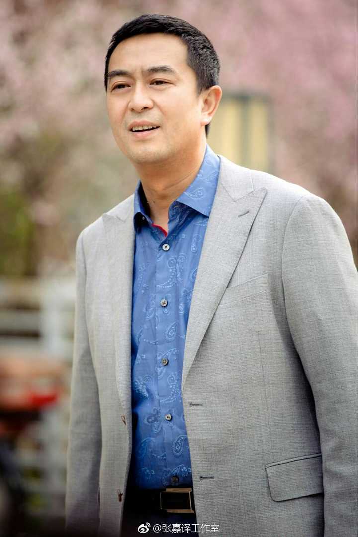 首先,当然是我从很久很久以前就喜欢上的张嘉译啦 ～～可能本人比较