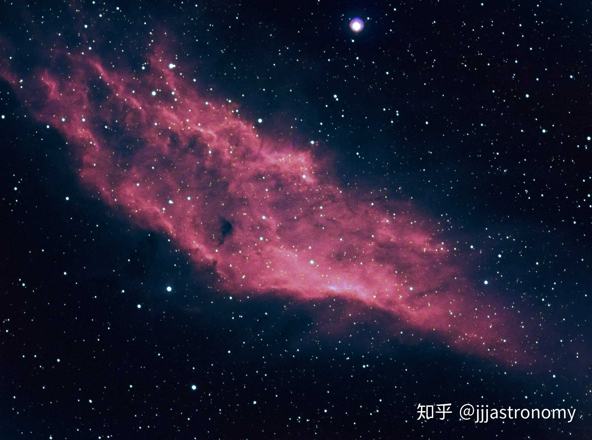 ngc1499,形似加州地图,所以又叫加州星云.