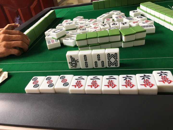 了男朋友, 近两年开始呼朋唤友的打麻将,打麻将打发时间真的超级管用