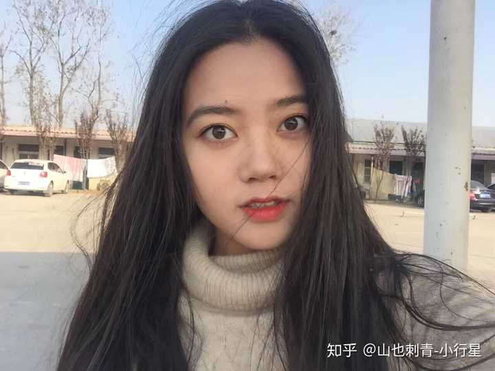 怎么看待发相机自拍原图的女生?