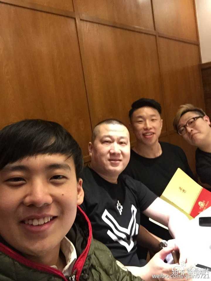 郭麒麟鼻子两边一笑会把脸皮拽起来的两块小肉,是因为整形手术收鼻翼
