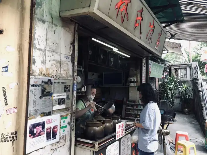 广东凉茶真的苦到怀疑人生吗,有哪些地道的凉茶铺?