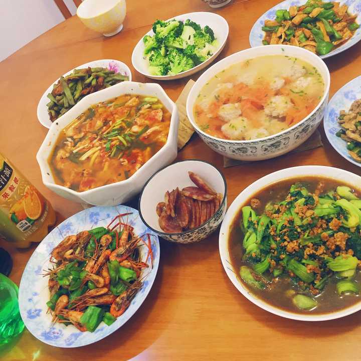 去年朋友来家里做了一桌菜
