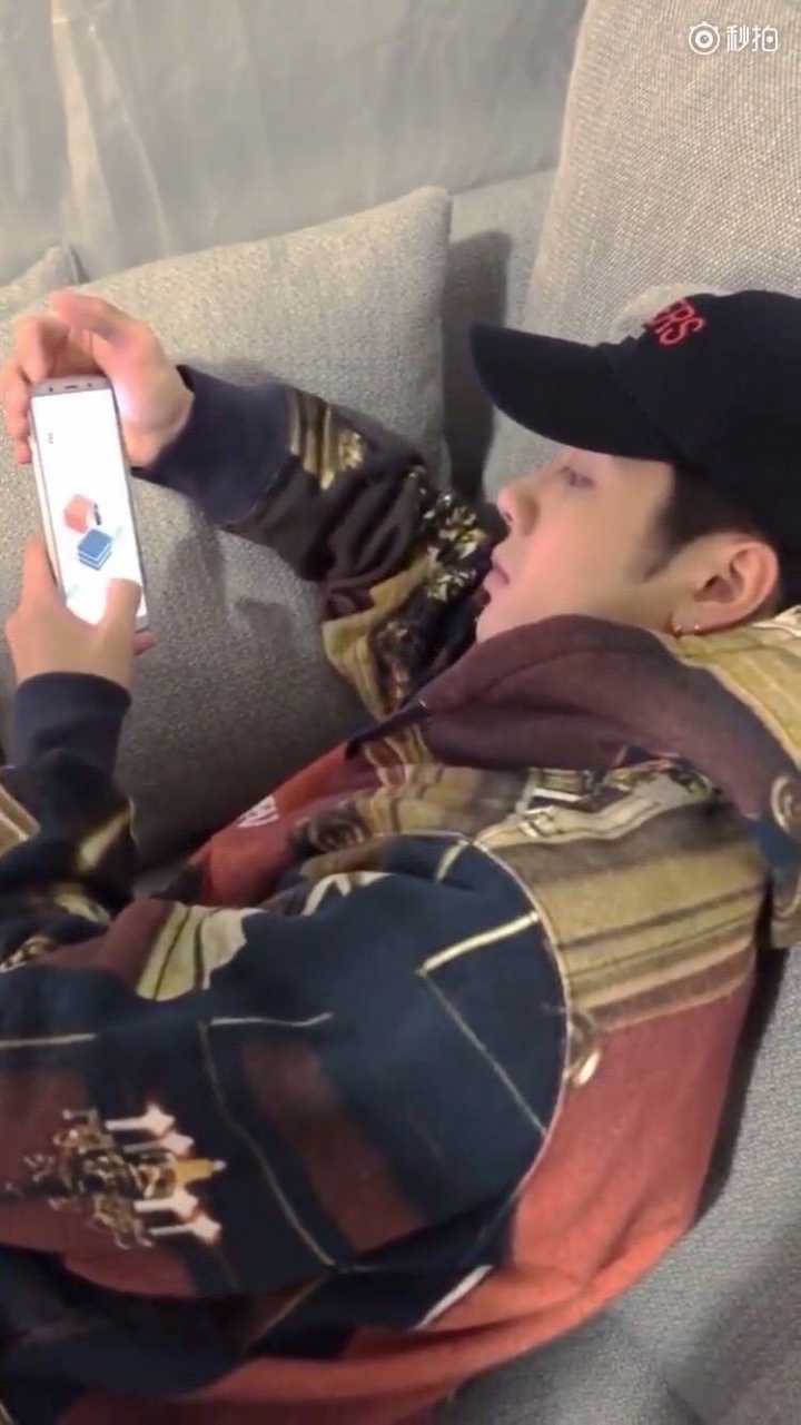 你手机里的王嘉尔的最让你心动的一张照片?
