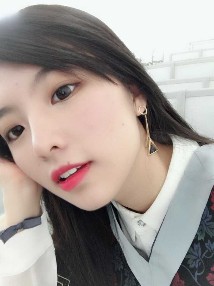 有个漂亮女朋友是什么样的体验?