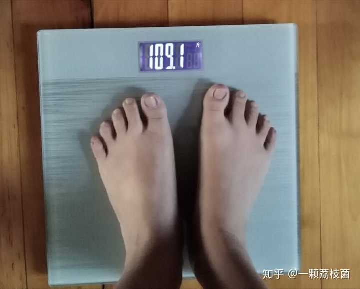 啊~~到了想要的体重啦~~ 氮素,感觉身上还是肉肉的啊,还想瘦点