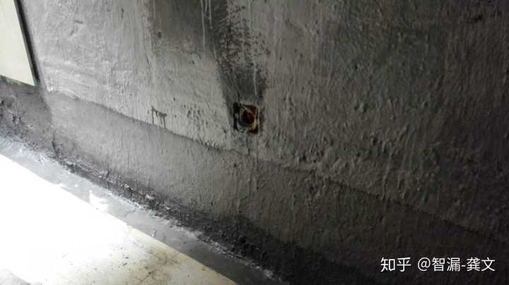 地下室挡土墙墙壁有稀疏的水珠,是外墙渗漏水吗?