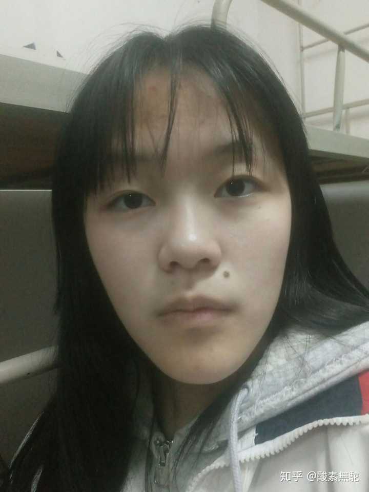 鼻梁塌的女生真的很丑吗?