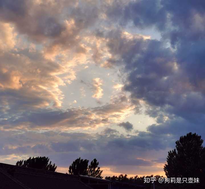 非常喜欢蓝天白云,可以发一张自己拍摄的你最喜欢的天空照片吗?