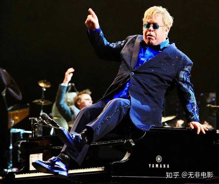 如何评价elton john的自传电影rocketman火箭人?