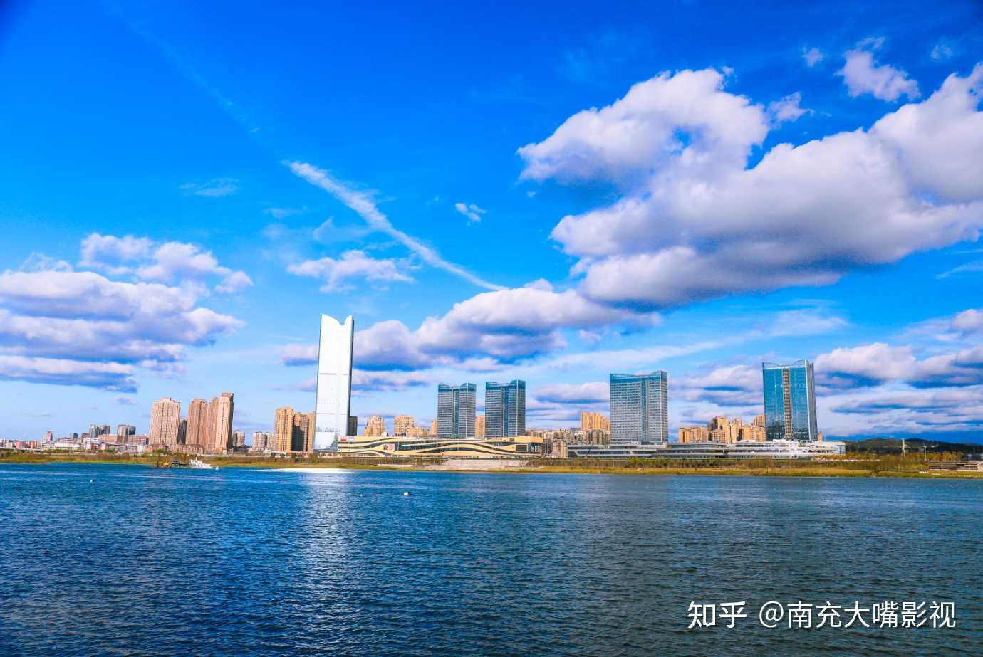 临江新区成立后作为主战场的高坪发展脚步愈发加速尤其商业方面以江东