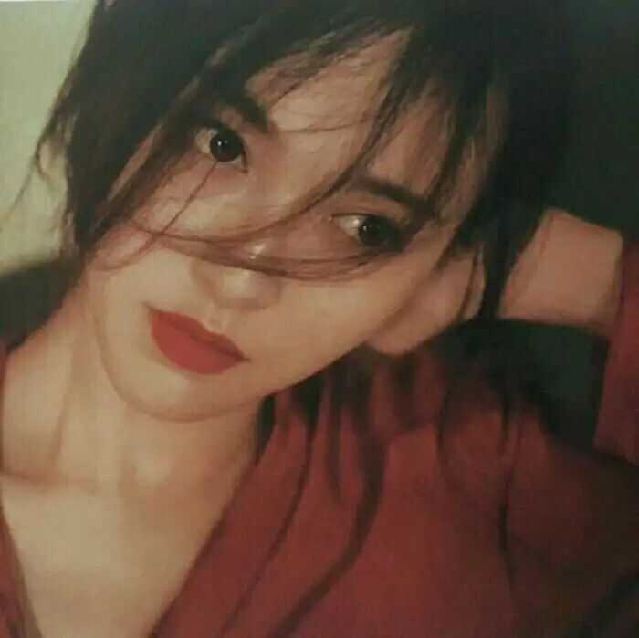 有哪些好看的红衣女孩头像壁纸吗?