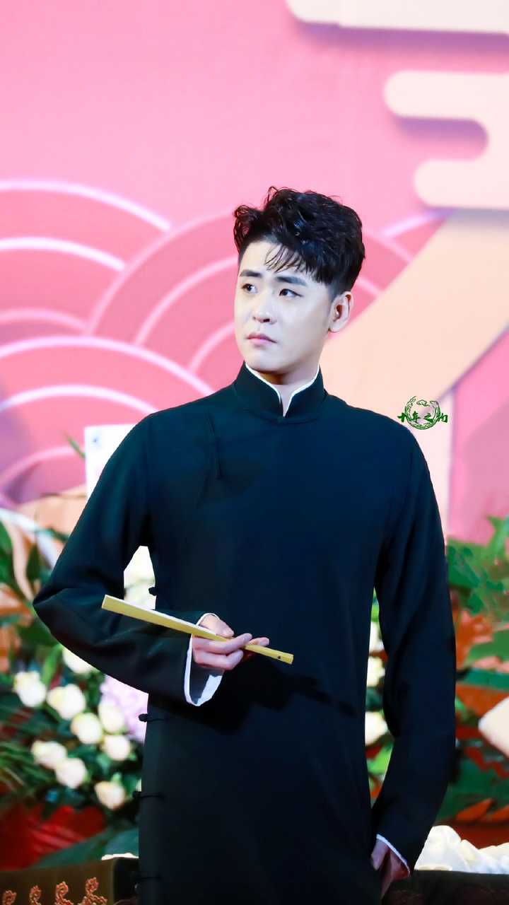 张云雷经历了接二连三的挫折打击后,我首先担心他会不会灰心丧气抛弃