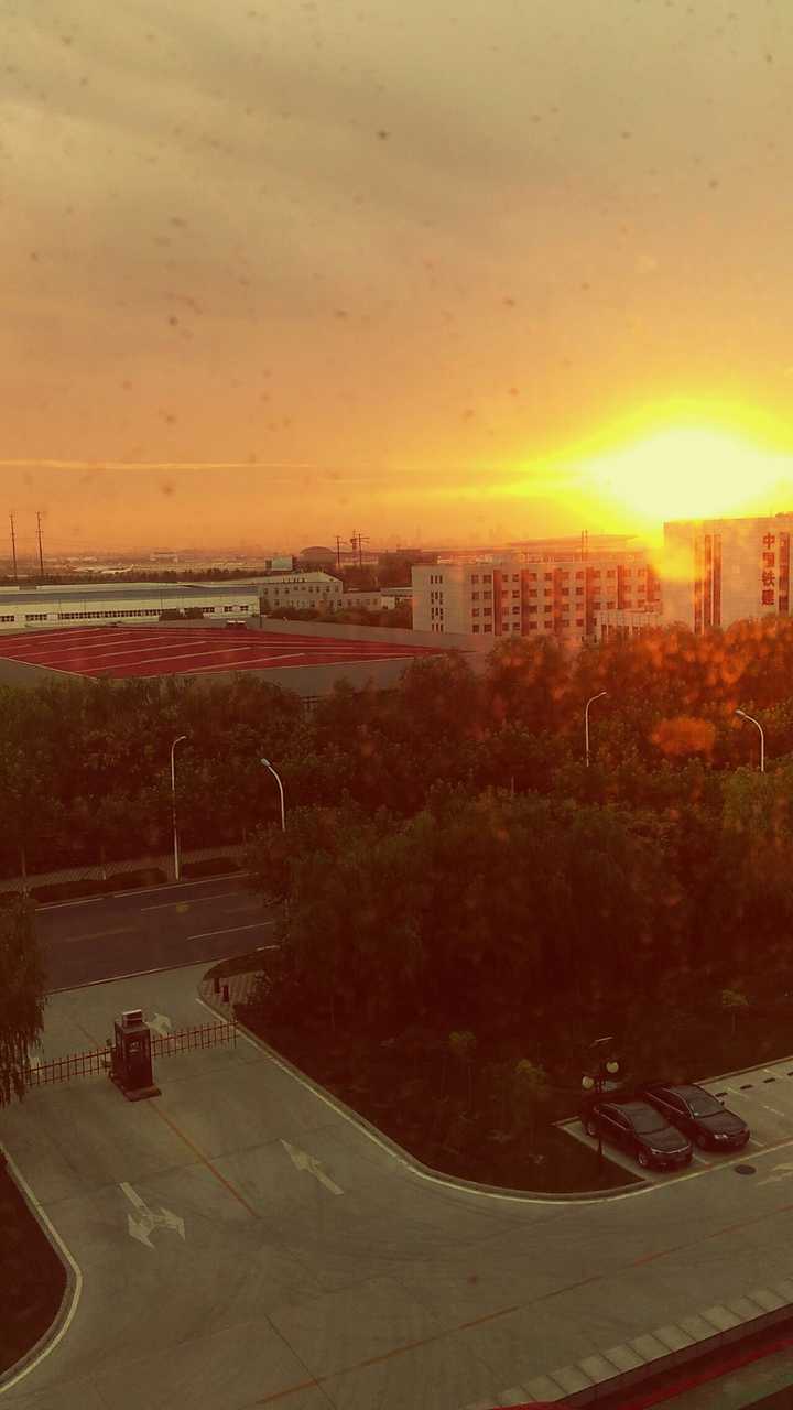 下班路上,夕阳西下