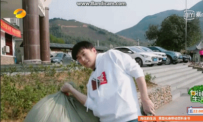 如何评价彭昱畅在《向往的生活》第二季中的表现?