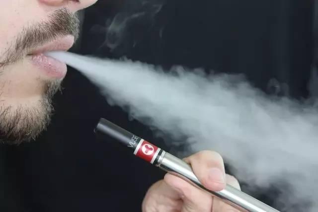 电子烟通过加热雾化产生气溶胶供烟民吸入  图片来源:pixabay