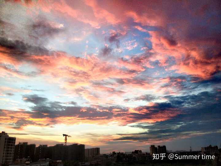 能不能分享一张你手机相册里最美的天空照?