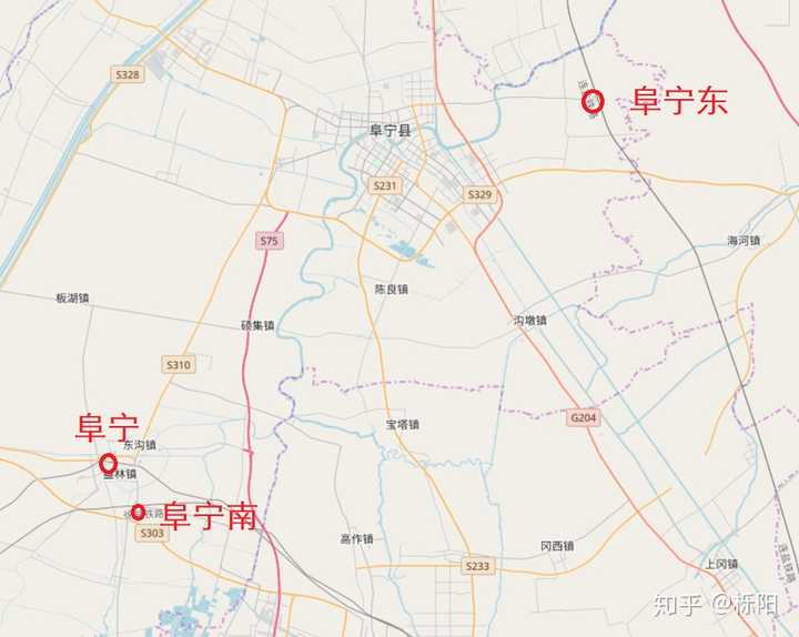 阜宁站和阜宁南站位于县南,阜宁东站位于县东北