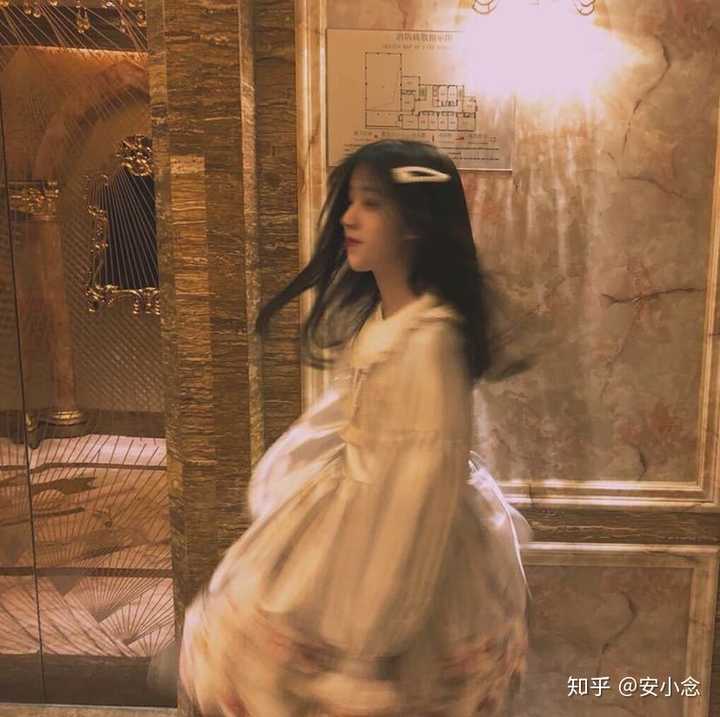 简单遮住脸的 女生头像?
