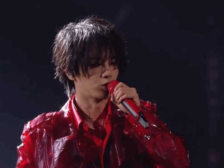 如何评价华晨宇在创造营总决赛直播中演唱的《新世界》?