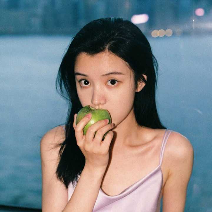 有什么不烂大街好看的女生头像吗?