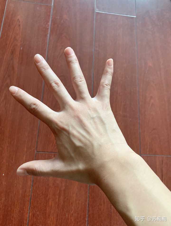 女生长了一双像男生的手是怎样的体验?