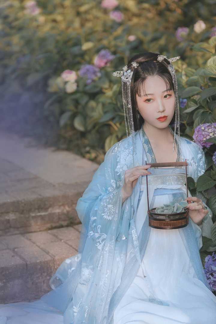 你见过穿汉服最好看的人是什么样子?