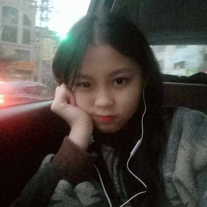 为什么很多女孩子的自拍背景一定是在车里?