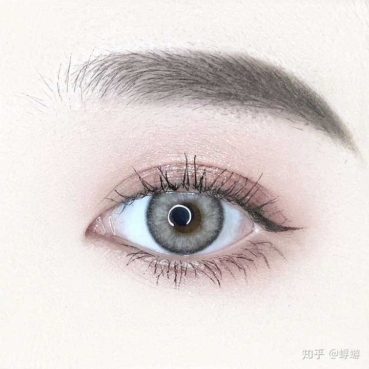 黑色瞳孔买什么颜色的美瞳