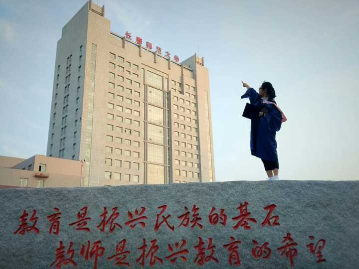 喜欢学习的会发现这里是个读书的好地方,除了冬天安静,有一种被流放到