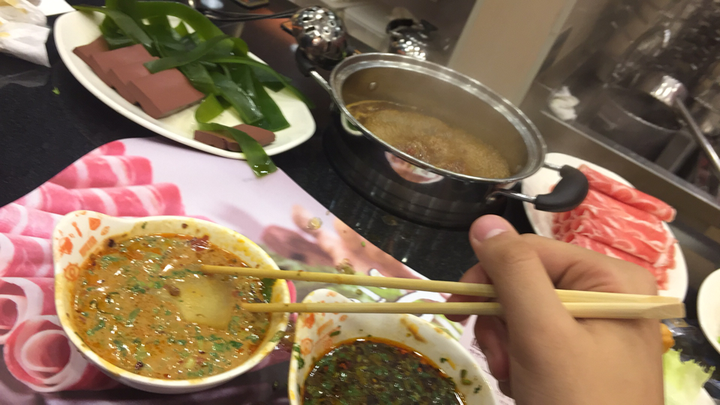 一个人吃火锅是一种什么样的体验?