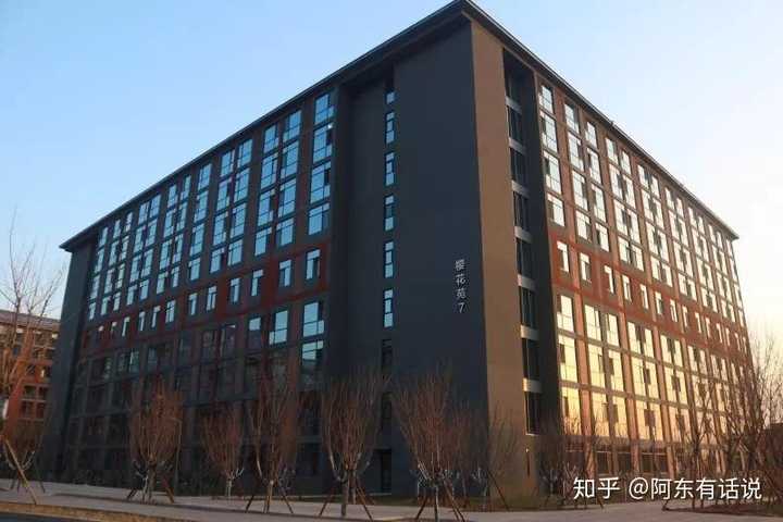 我国985,211中宿舍上床下桌的大学有哪些?