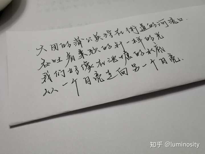 你写过/读过哪些关于月亮的唯美句子或片段?