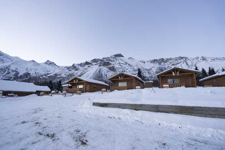 住在雪山中的小屋