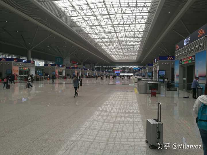 郑州东站的候车厅设计是否存在问题?